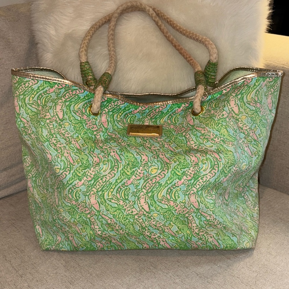 Lilly Pulitzer mini chomp chomp beach tote with protective interior